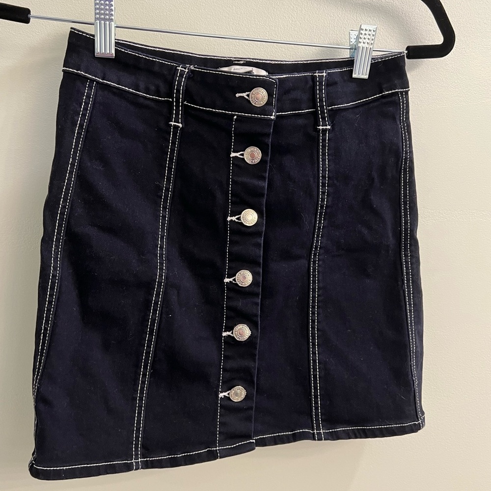 NWOT Forever 21 Button Mini Skirt Size Small smoke free home